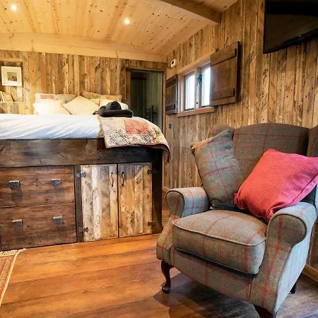 The Shepherds Hut At Gowan Bank Farm * Staveley (Cumbria)