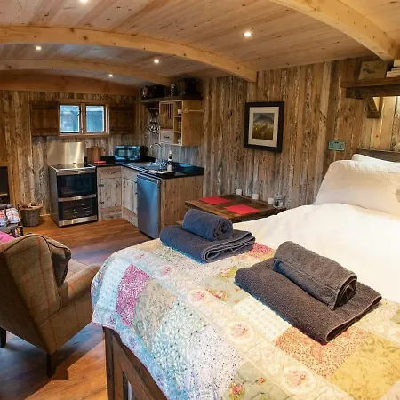 The Shepherds Hut At Gowan Bank Farm * Staveley (Cumbria)